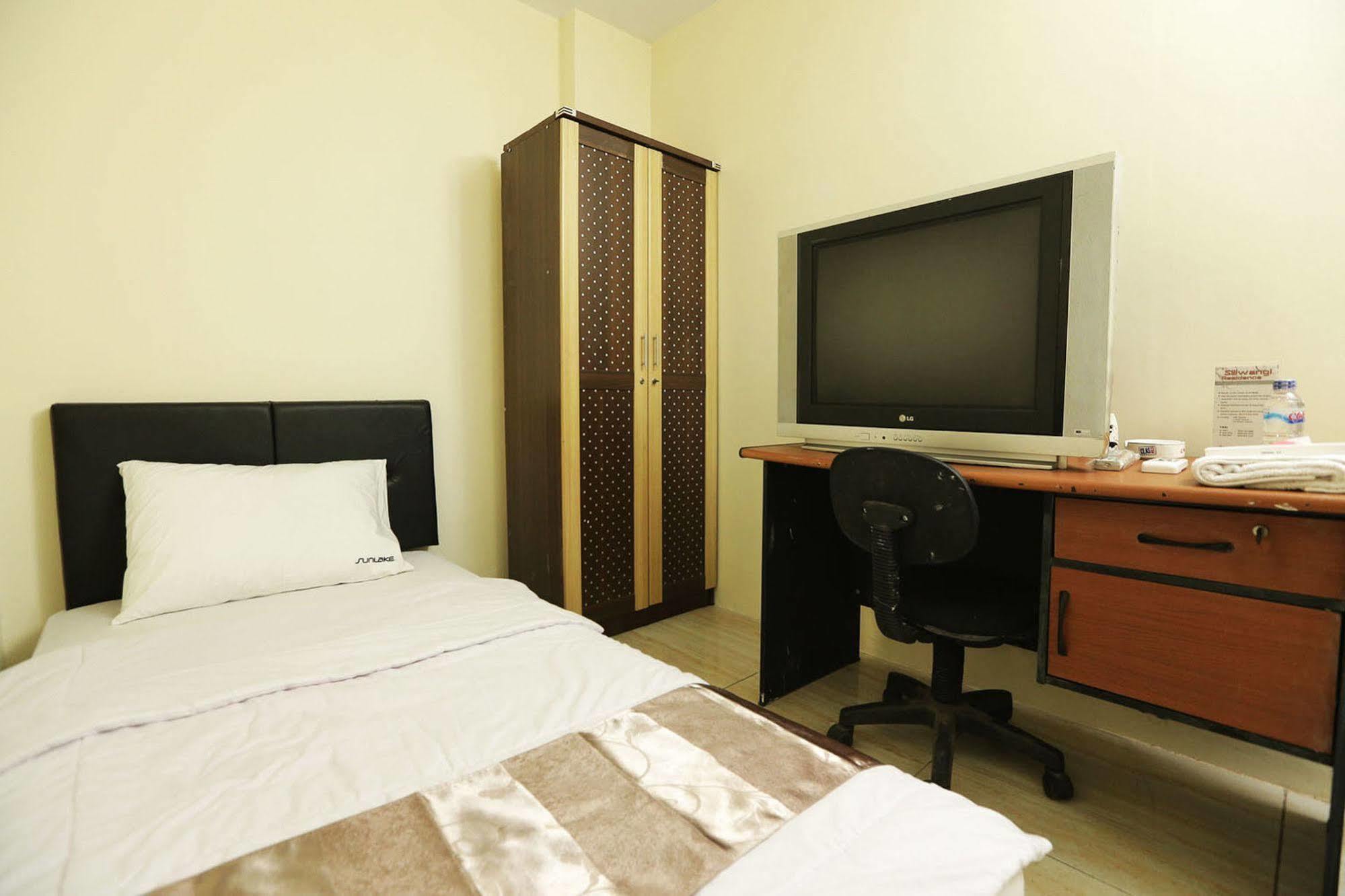 Ds Colive Siliwangi Hotel Semarang Exterior photo